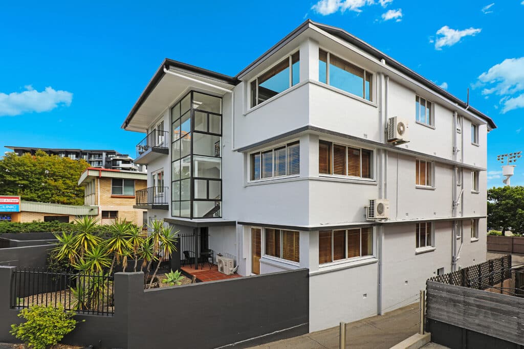 Kingsford Smith Drive, Hamilton by DHPainting