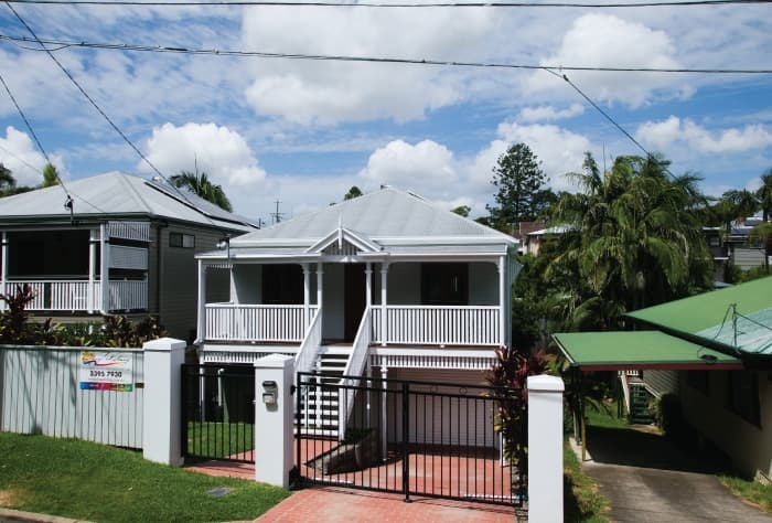 Lewis Street, Camp Hill – Exterior, house painters and timber staining by DHPainting