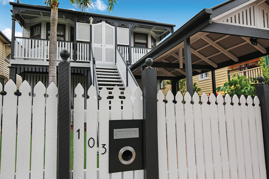 Street facade of a traditional Queenslander, painted by Darryl Hathway Painting & Decorating